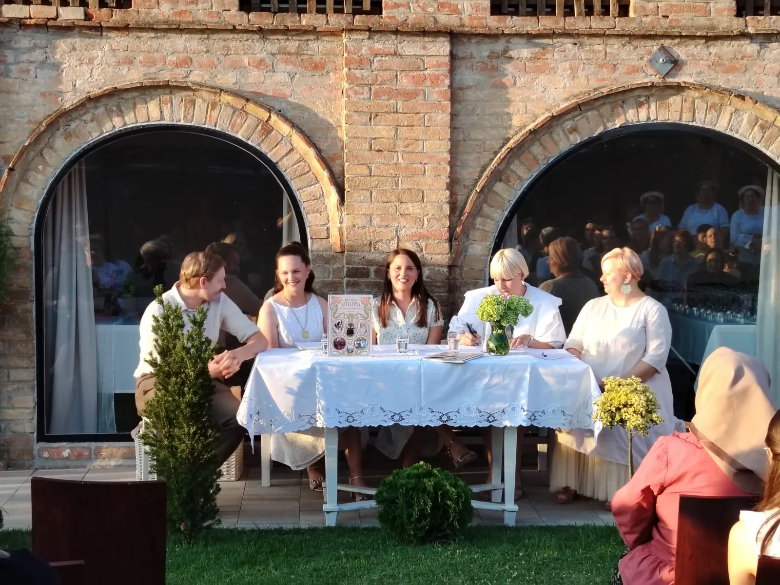 Knjiga koja čuva od zaborava odijevanje Štitaruša kroz crkvenu godinu