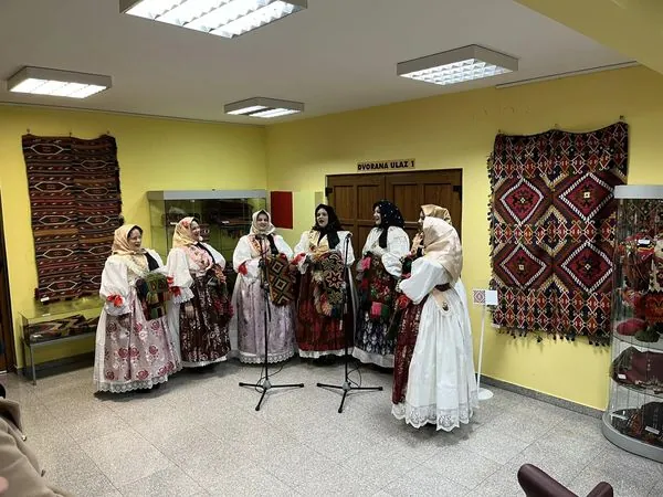 Otvorena izložba “Vuneni prekrivači”
