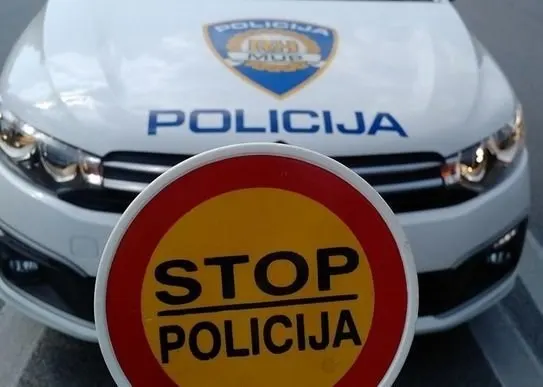Stavio nepripadajuće tablice na automobil